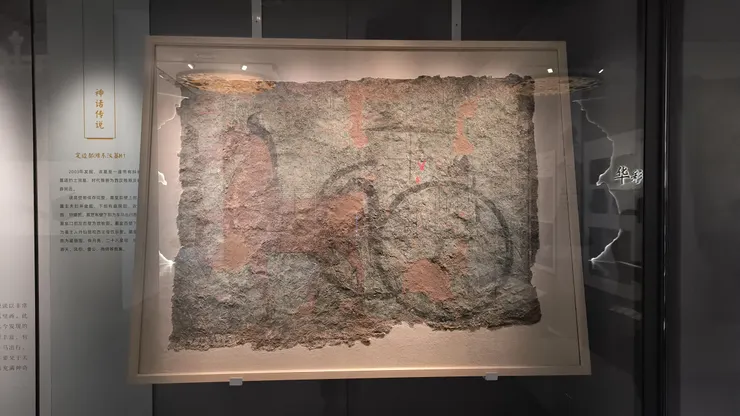 圖26 <<車馬出行圖>> 新莽-東漢(公元9-220年) 2003年定邊郝灘四十里鋪東漢墓群 全貌/攝影©XIAN-YI 2023