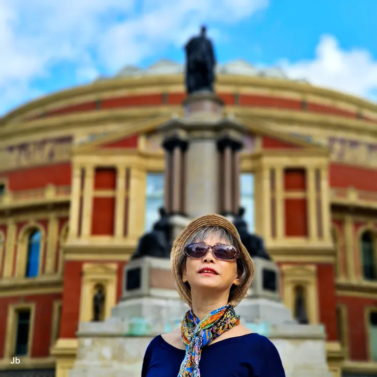 【在亞伯特音樂廳南側拍一張】