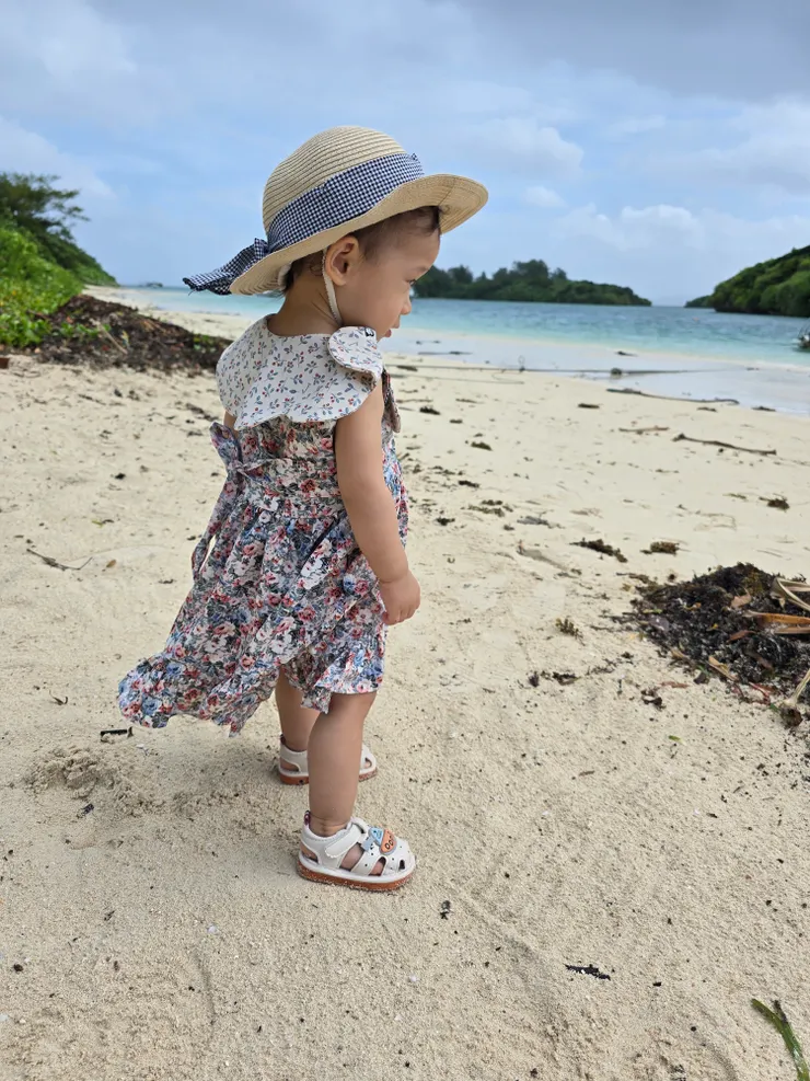 寶寶望海，隨手拍都是沙龍照