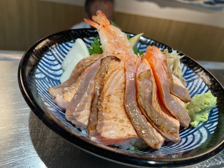 滿滿炙燒鮭魚超美味