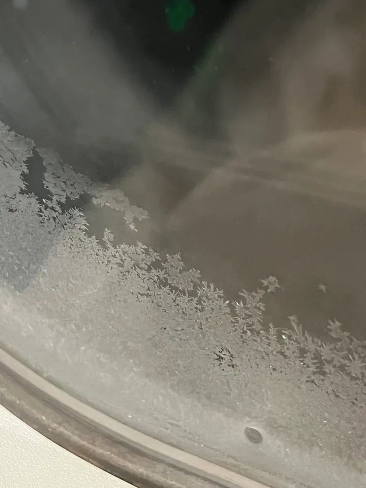 回程遇到機外窗戶結霜