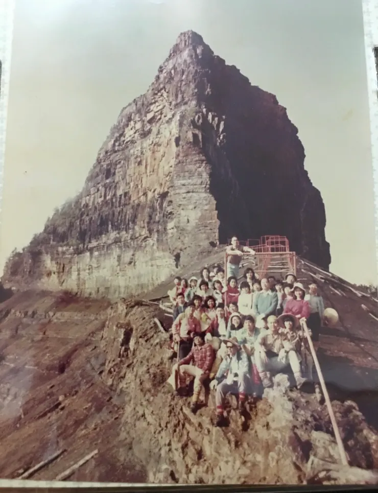 照片中許多位系友和同學後來都在公門擔任重要職位，對國家的政策有重大貢獻。