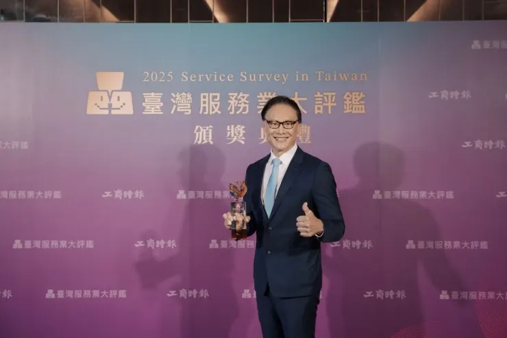 ▲董事長徐承義親自出席頒獎典禮並表示，這是集團第二次獲此殊榮，瓦城自仁愛路巷弄間的第一家店起步，至今拓展全台，已成功打造 9 大自創品牌。