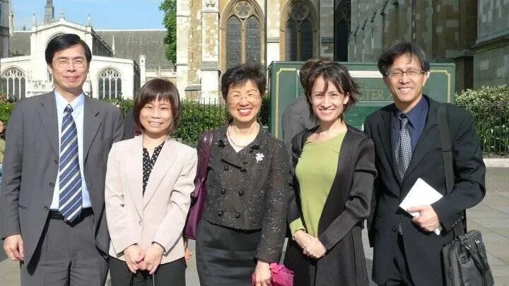 被陳其邁刪除的照片。這張照片原稱「2011年，當時蔡英文總統將參選總統大選，至德國和英國出訪，展開外交暖身之旅，拜訪政要、參訪產業」。