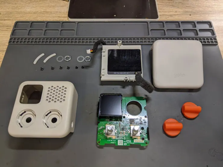 所有零件全部拆出，大家一起排好