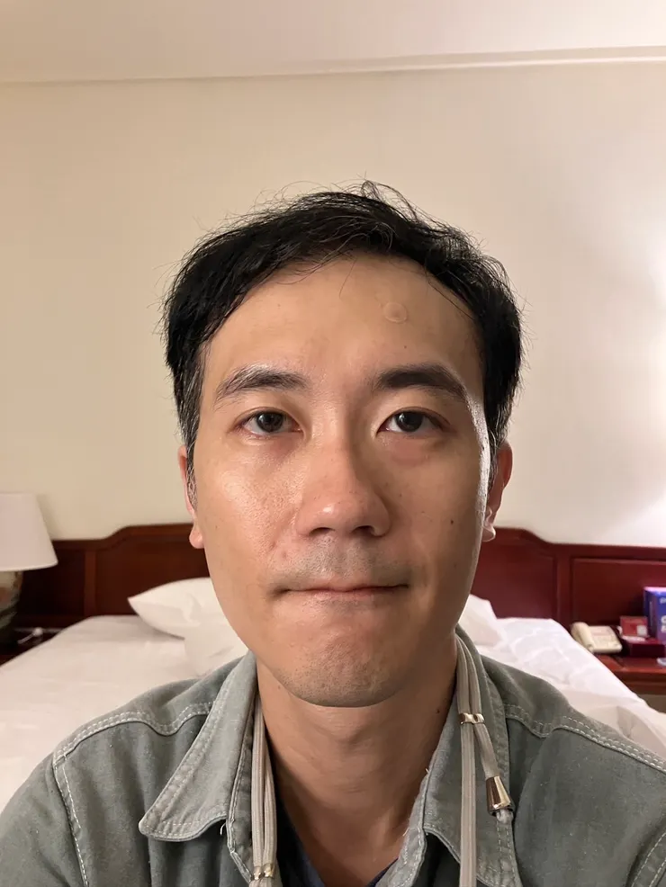 整體毛孔縮小很多且平滑