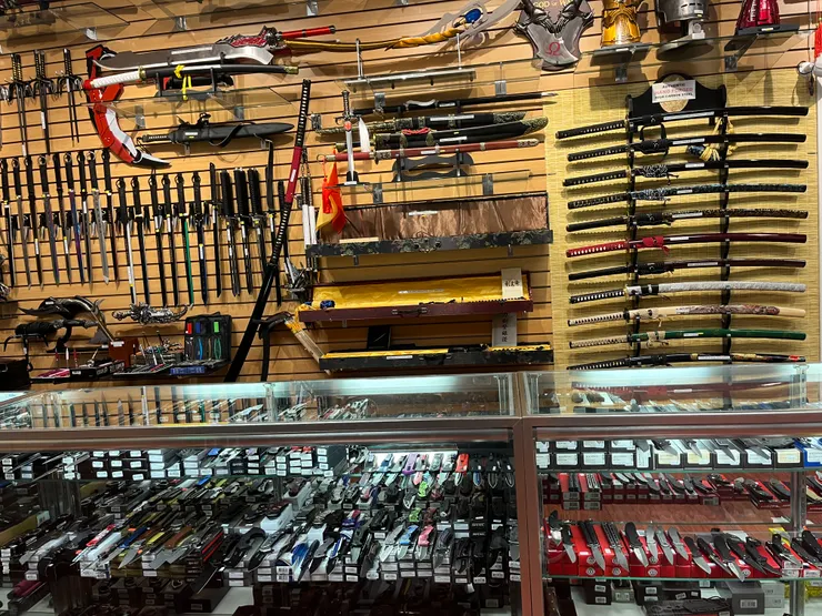 ▲賣很多奇妙東西的公仔店