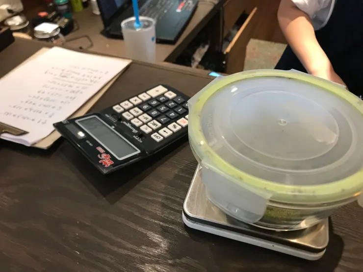 我就買這樣半碗,價格109元,如果平常很在意CP值的人,應該會無法接受這個價格。不過無包裝商店大部分就是這個行情價了,因為我太愛吃又不想製造垃圾,我通常還是會這樣裸買。