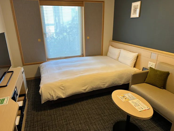 冰箱內還有招待的小甜點可以吃，雖然芒果布丁吃起來還真不是我的菜