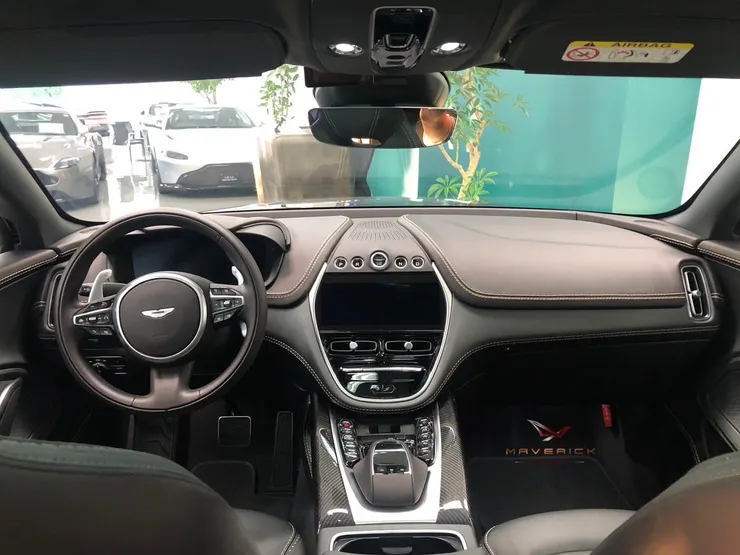 Aston Martin DBX 4.0 V8外匯車內裝