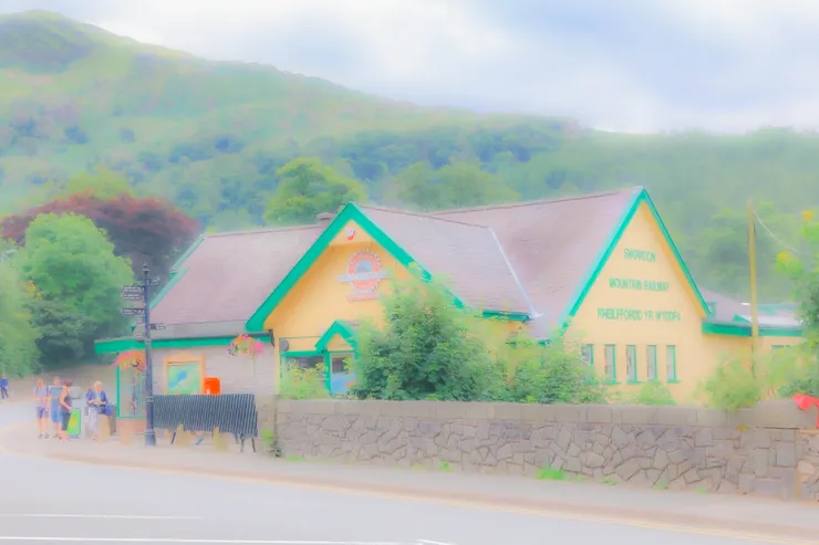 登山鐵道的火車站一景