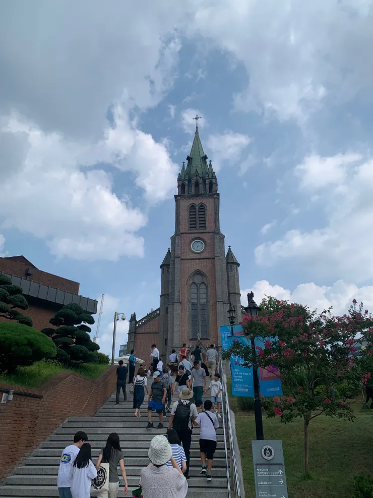 明洞聖堂，免費參觀。