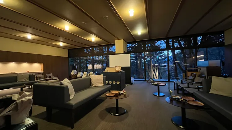 大片落地窗覺得很唯美。