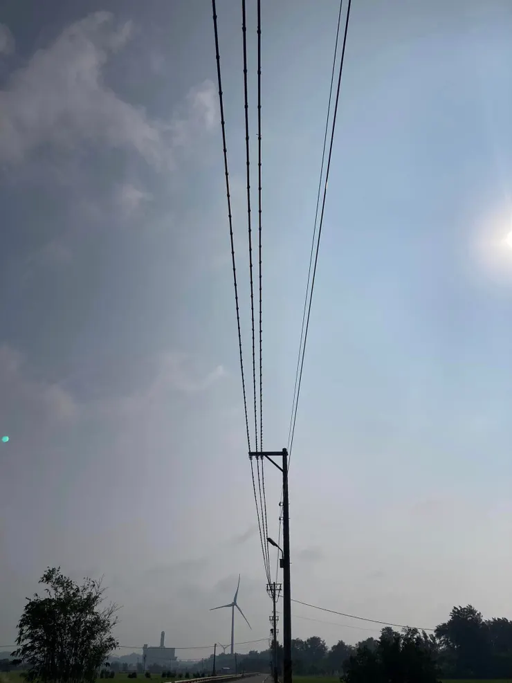 點點：媽媽，這一條一條黑色的線是什麼啊？