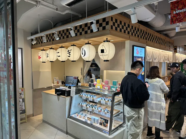 也有賣飯糰讓人方便在車上吃