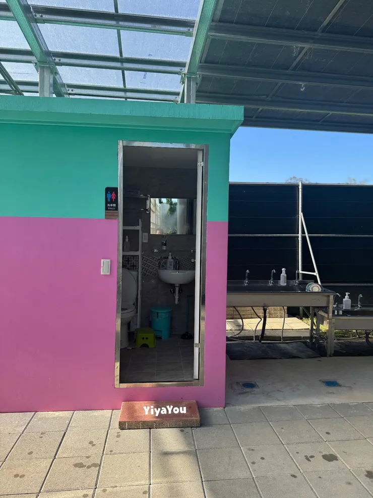 乾淨的廁所和洗手台，非常親子友善