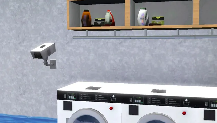 洗衣用品和額外的燙斗都放在這些架子上，自由取用。