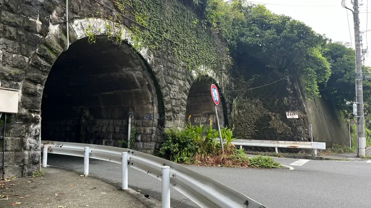 走過涵洞要注意安全。