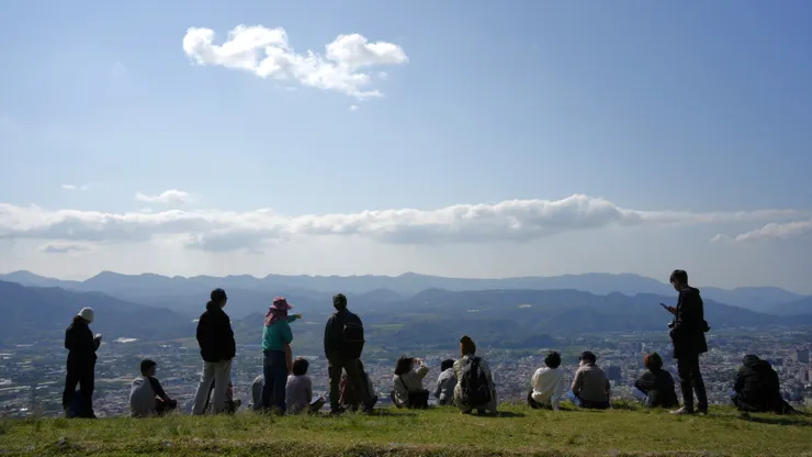 地方工作者是促進地方感與場域營造的實踐者,無論行動是直接或間接,皆致力於發掘、保存與活化地方資源,並透過分享與交流,讓更多人認識在地,進而深化對地方的情感與連結。