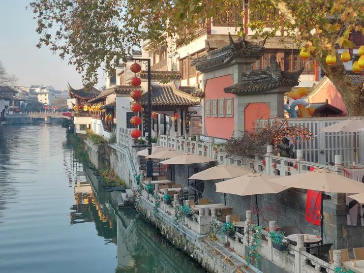 內秦淮河上拍的江南貢院