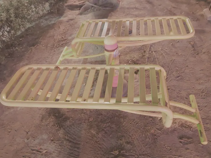 附近公園的運動設施，它是讓人在上面類似仰臥起坐，結果我和老公做了一下就躺平吹風