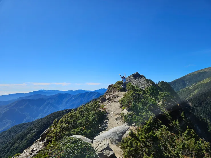 塔關山三角點展望極好