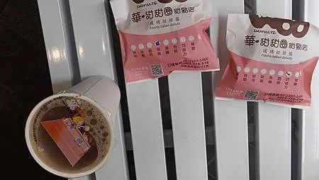 [台北美食]與眾不同、價格實惠的甜甜圈，華甜甜圈甜點店顛覆市
