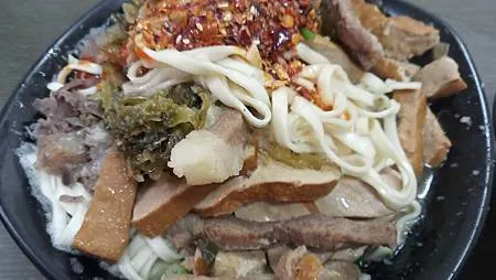 [台北美食]中國文化大學校園人氣很夯的牛肉拌麵、各家媒體報導