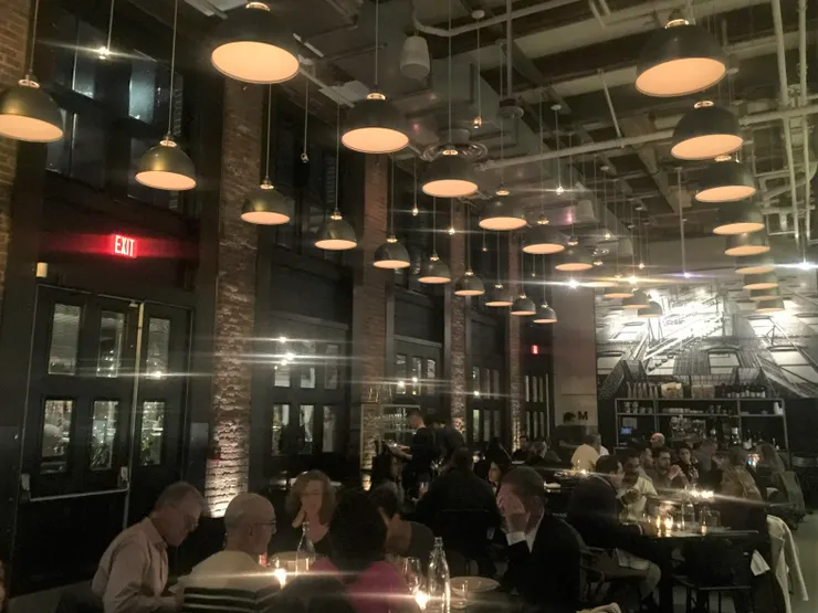 時尚工業風的用餐環境