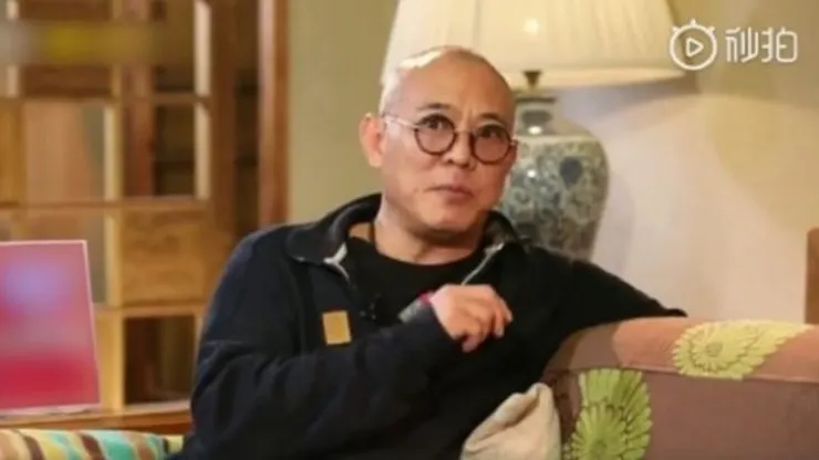 呃，有點失望，是李連杰，他自己說……原本俺是「墨鏡小平頭」，不小心……光頭……