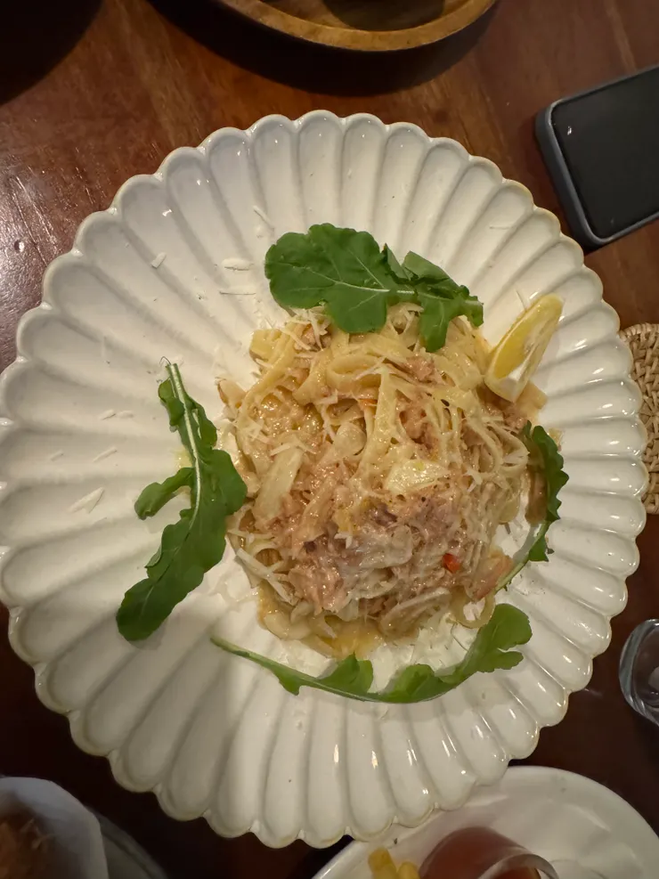 檸檬鮪魚，但非常辣，我覺得滿好吃的。