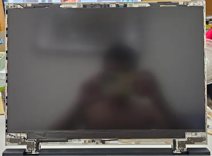 還沒穿衣服的螢幕>//<