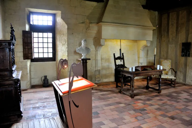 【詩人龍薩寄居多年並在此長眠 他的住宅幸得保全變成博物館！參觀龍薩故居。】