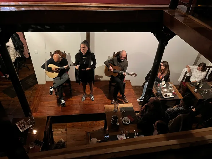 老闆娘和老闆都投入演出