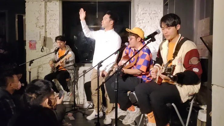 歌手芒果醬樂團、手語表演者牛暄文