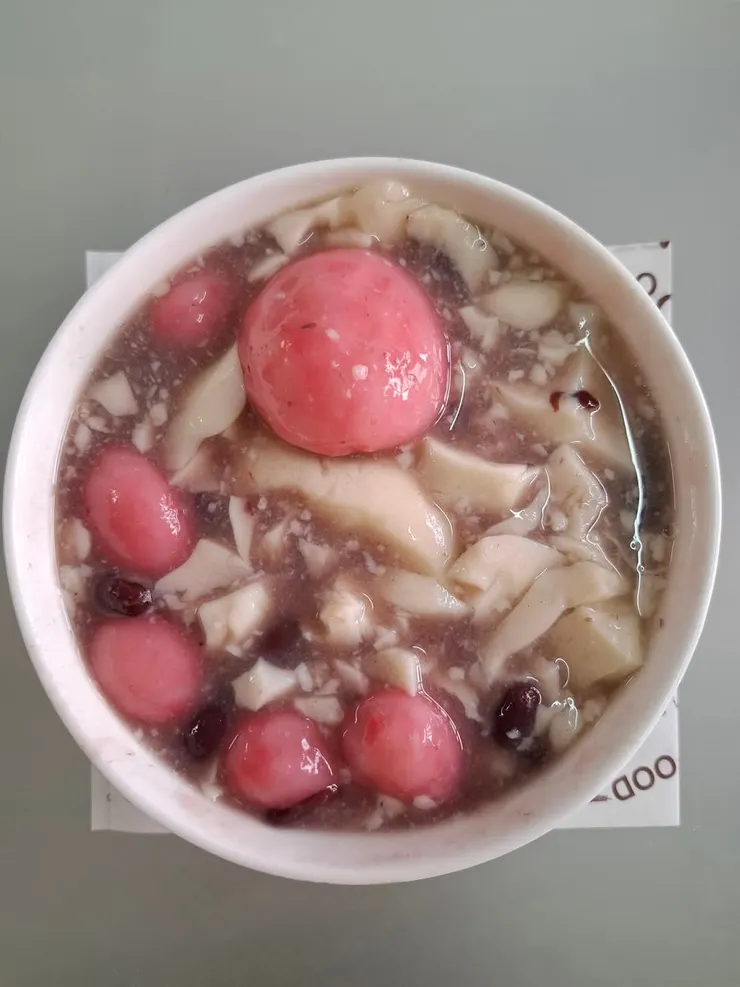 我媽搓的湯圓最好吃了，我是螞蟻人，甜甜的，會很開心。