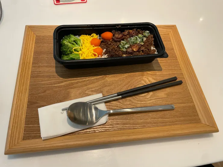 也終於享用到VOLVO有名的保養廠午餐!