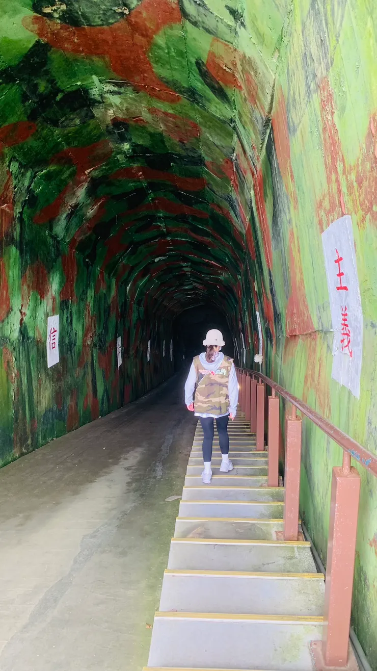 安東坑道是個一路往下的坑道。