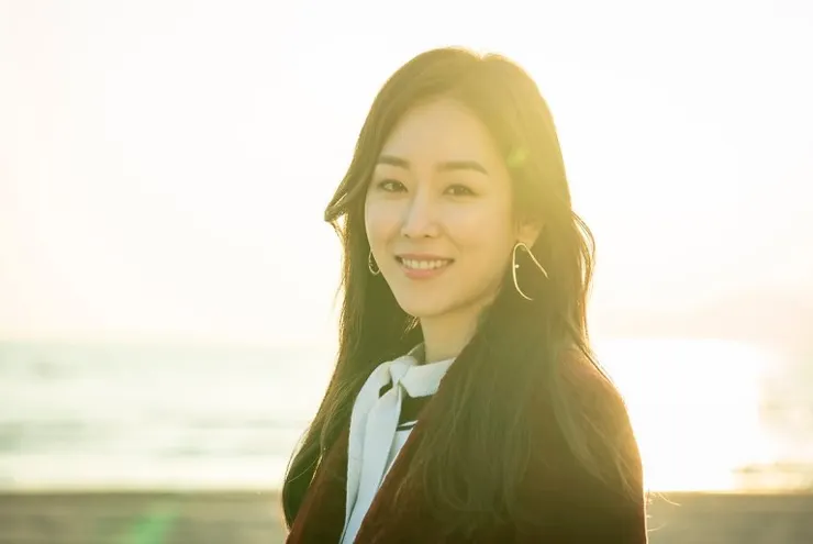 徐玄振,十六歲時於2001年以《M.I.L.K》出道。