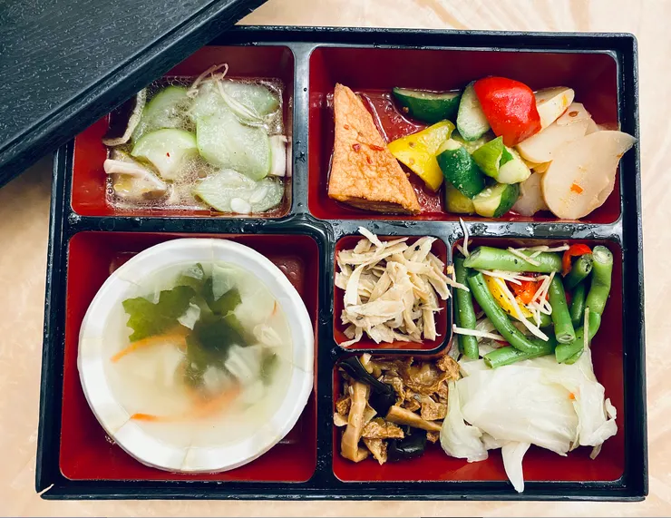 🐠《夜宿海生館》旅伴在購買行程時選的素食餐。|圖:閒人