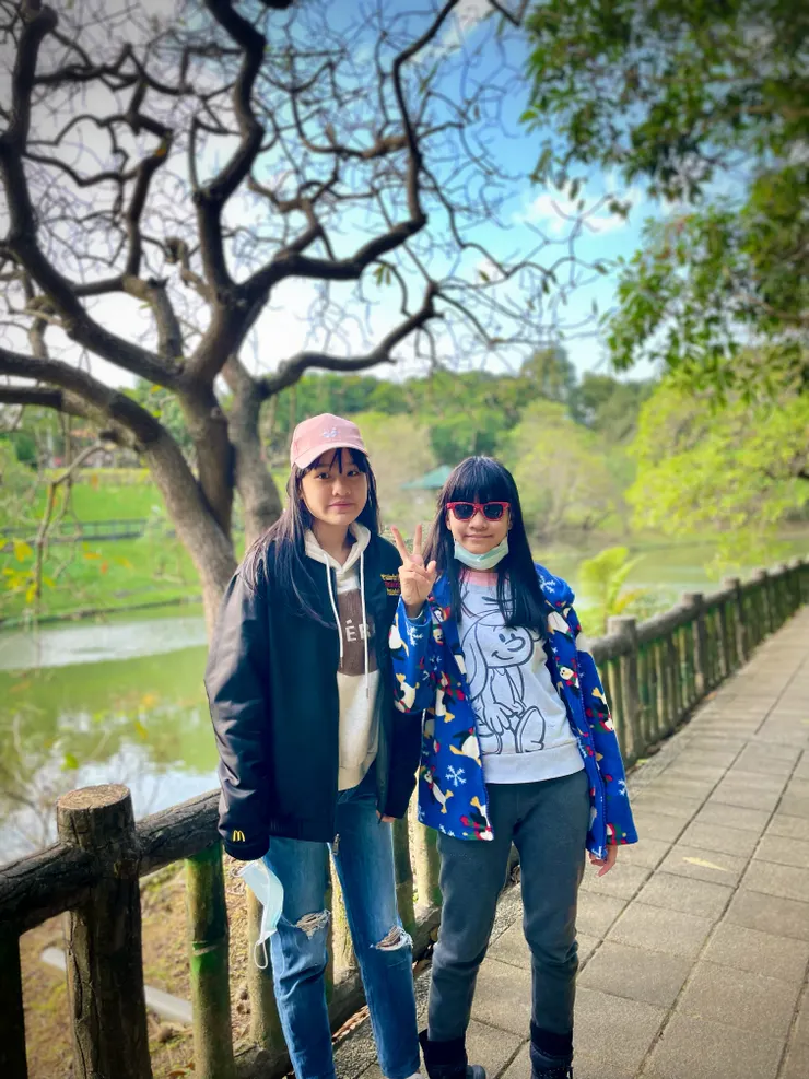 公園內有多條環山環湖步道，非常優美