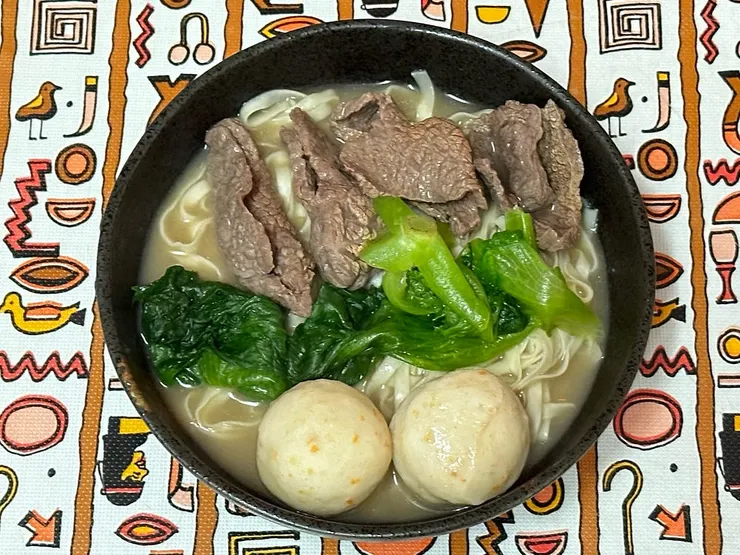 因為魚介豚骨湯底調味濃郁，所以不用點任何醬料，都能吃得出食材的鮮味！而且還可以用剩餘的湯底煮麵，一樣非常入味！