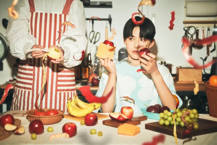 王彙筑用母語哼唱與母親之間緊密關係/照片提供:傻皮工作室