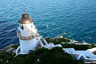 雪白塔身與碧藍色海面是馬祖旅遊簡介上一定會出現的風景