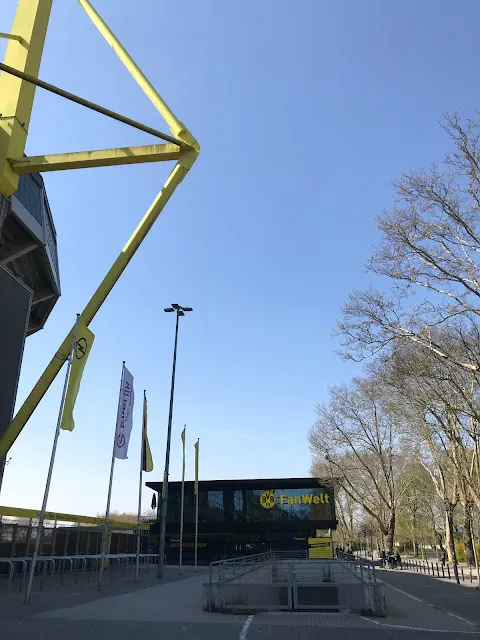 【德國旅遊】球場參觀(1) 多特蒙德(Borussia Dortmund)主場Signal Iduna Park不專業球迷參觀心得