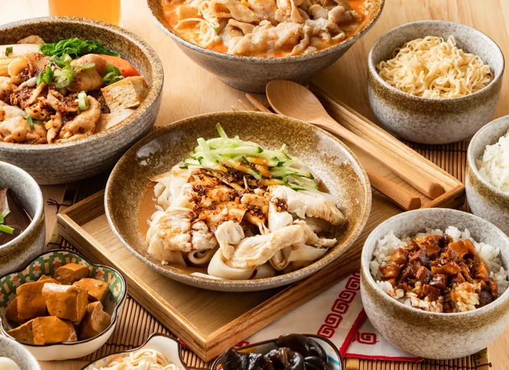 火鍋、乾鍋、涼皮等多樣餐點組合，兼顧美味與份量，滿足家庭日常所需。圖/眾旺餐飲提供