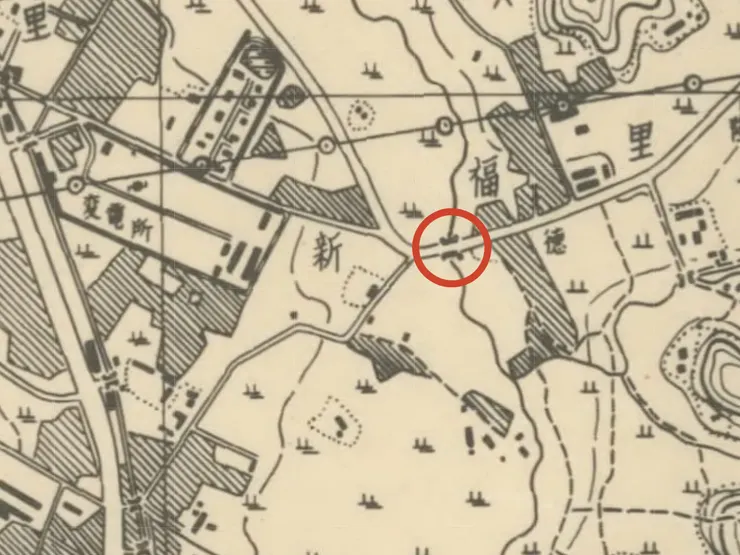 1966年台北市郊地形圖。圖中標示了河流與橋樑的位置，即今興隆路260巷口，也成了興隆路一二段分界
