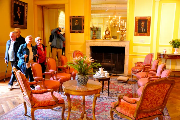 【我逐室參觀覺得它比舍農索溫暖！位在0樓的客廳。】