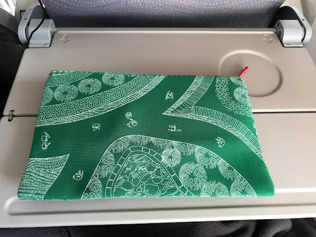 飛行日記(56) 阿聯酋航空 杜拜DXB - 台北TPE  EK366