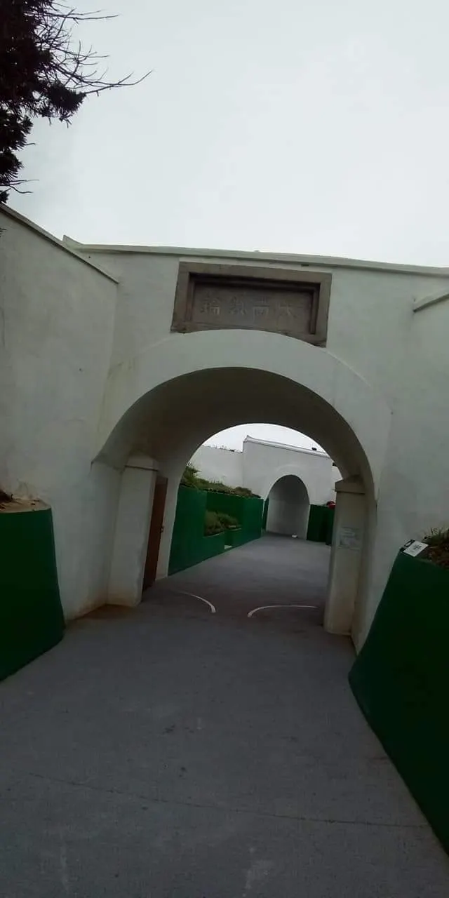 天南鎖鑰砲台入口。民國69年,這位置發生過菜鳥衛兵射殺老兵後自殺的案子,知道後進出此門都覺得毛毛的。